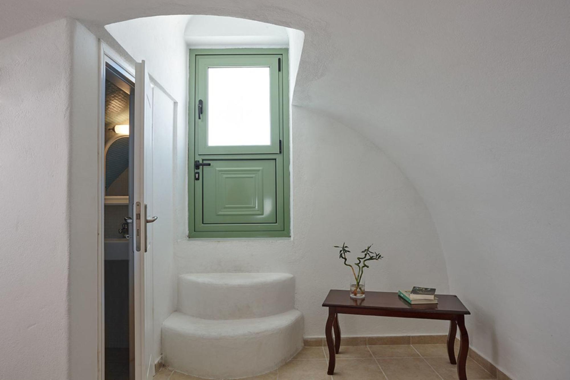 Ayoba Santorini